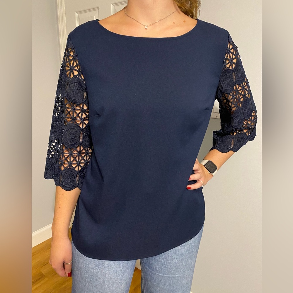 Banana Republic 3/4 Lace Sleeve Women’s Blouse - Navy & BEAUTIFUL!Size L